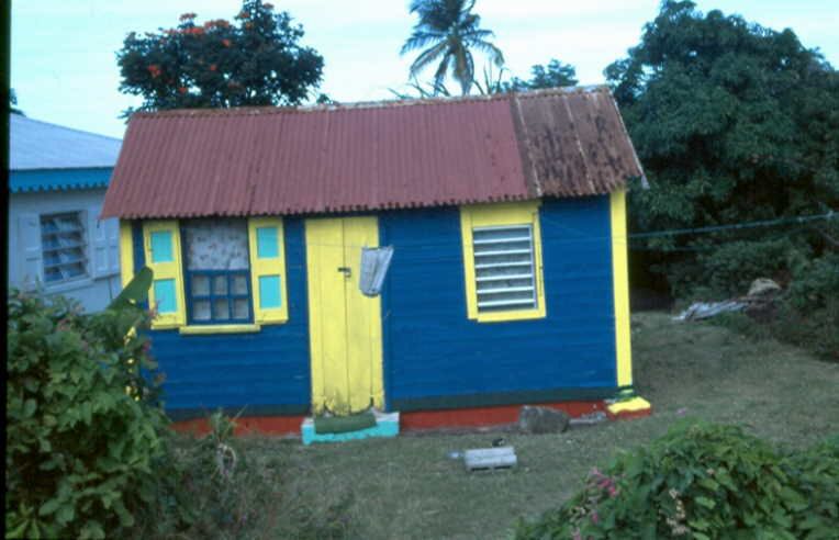 Nevis typisches Haus.jpg
